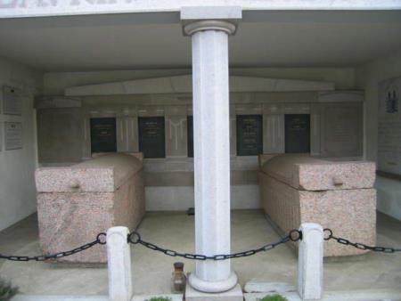 346789Pokopališce in sarkofagi - Vipava(1)